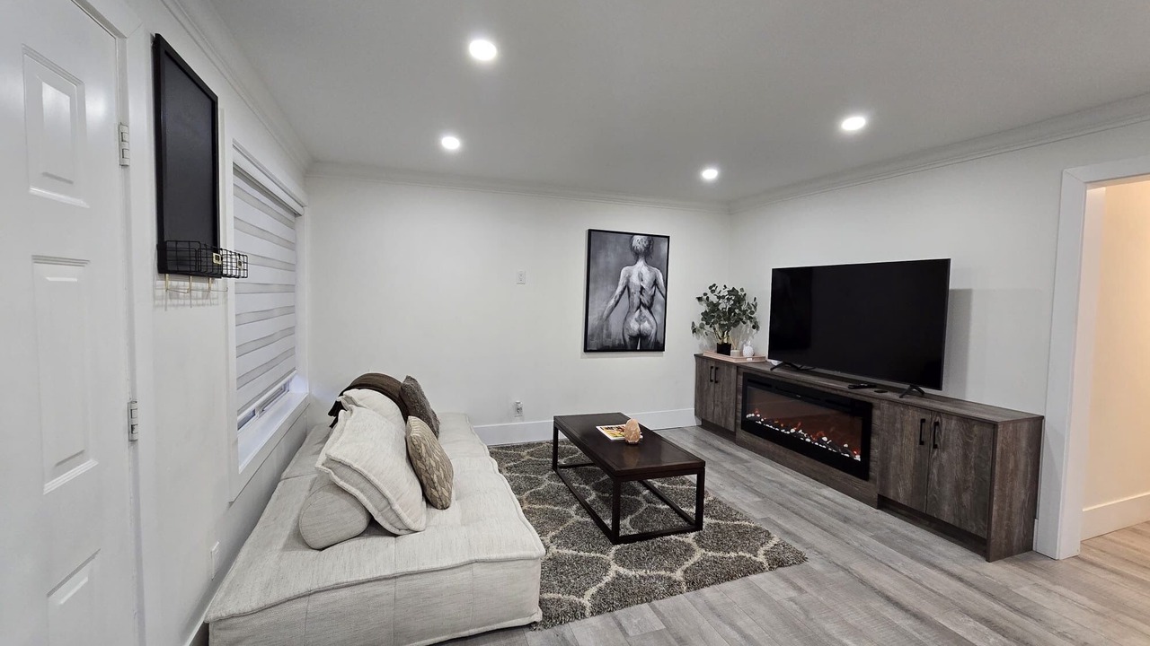 Photo of Livingroom in Surrey Newton