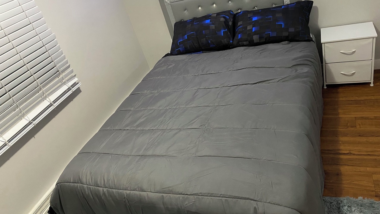 Photo of Bedroom in Mount Royal