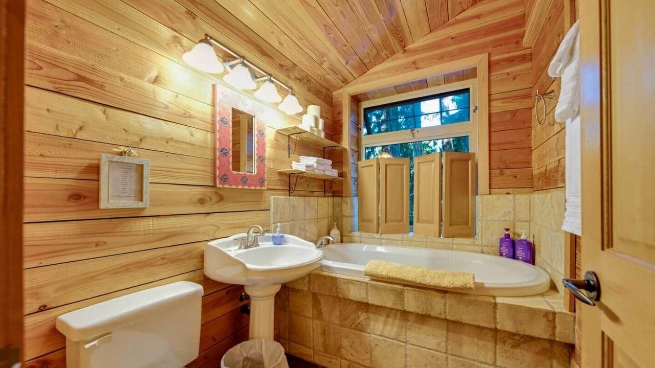 Photo of Bathroom in Sproat Lake