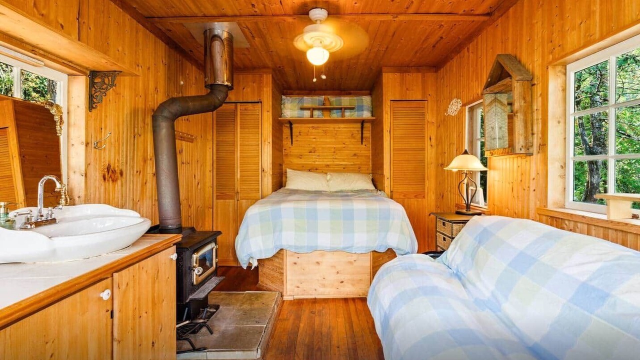 Photo of Bedroom in Sproat Lake
