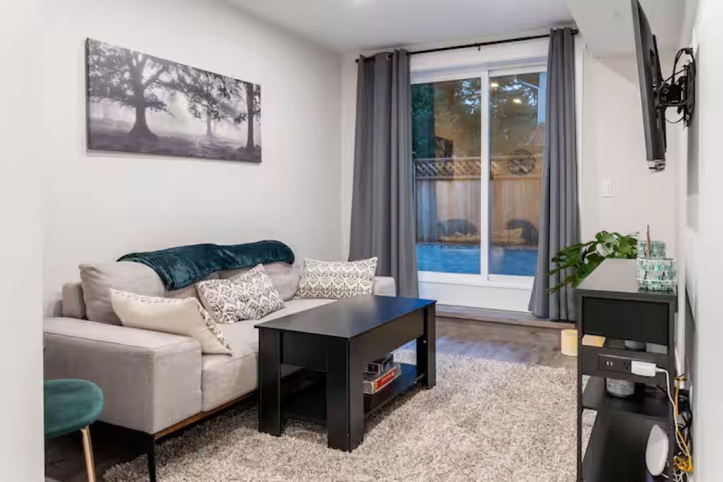 Photo of Livingroom in Langley