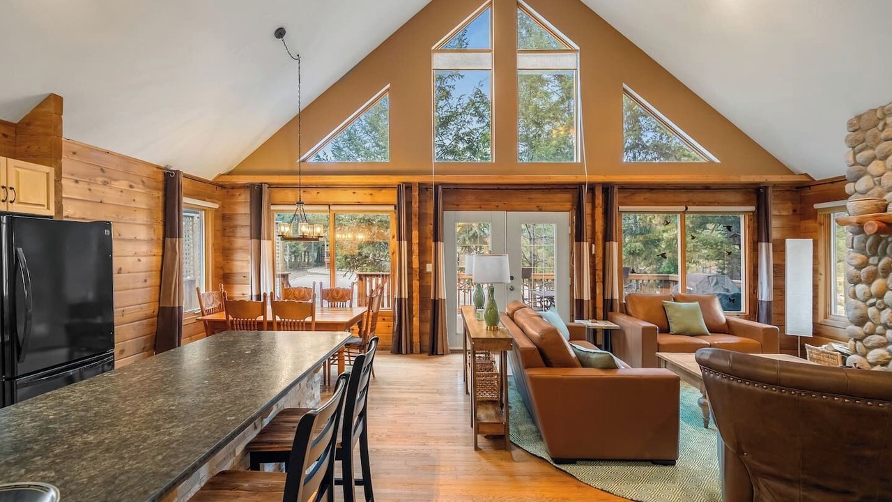 Photo of Livingroom in East Kootenay