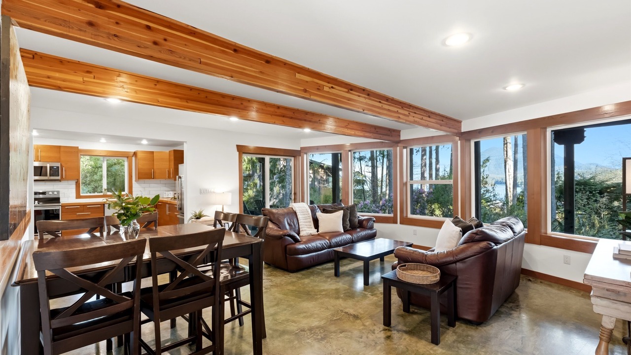 Photo of Livingroom in Tofino