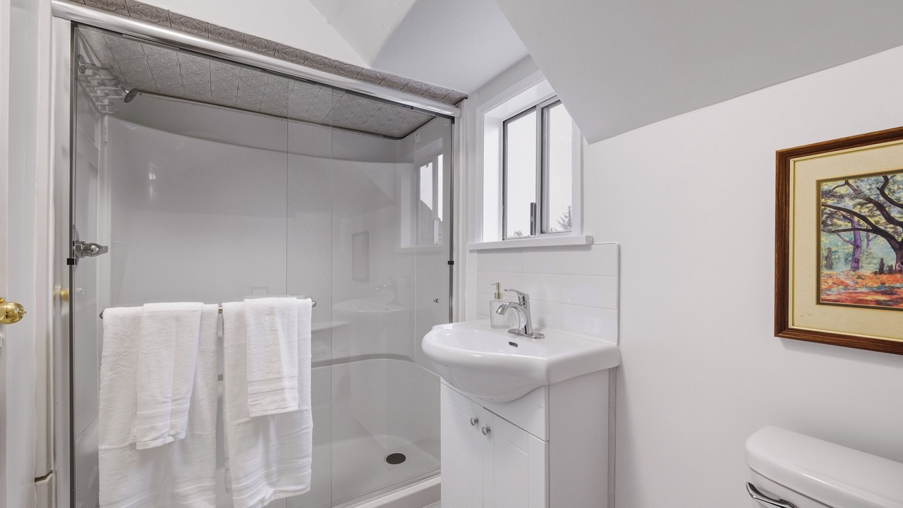 Photo of Bathroom in Knight