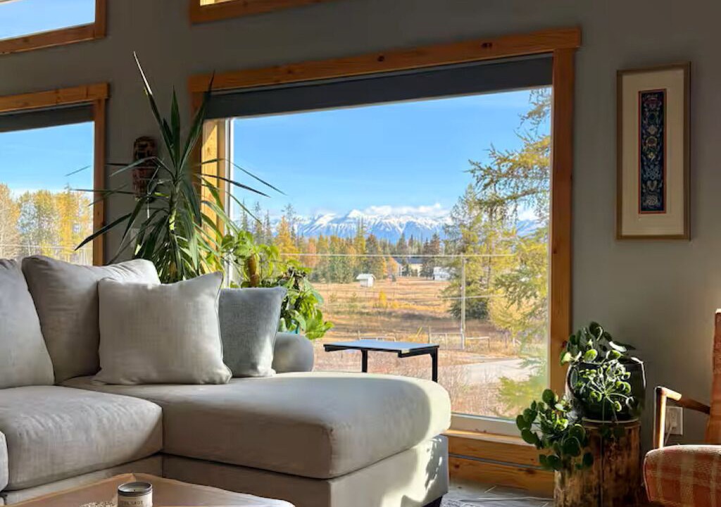 Photo of Livingroom in East Kootenay
