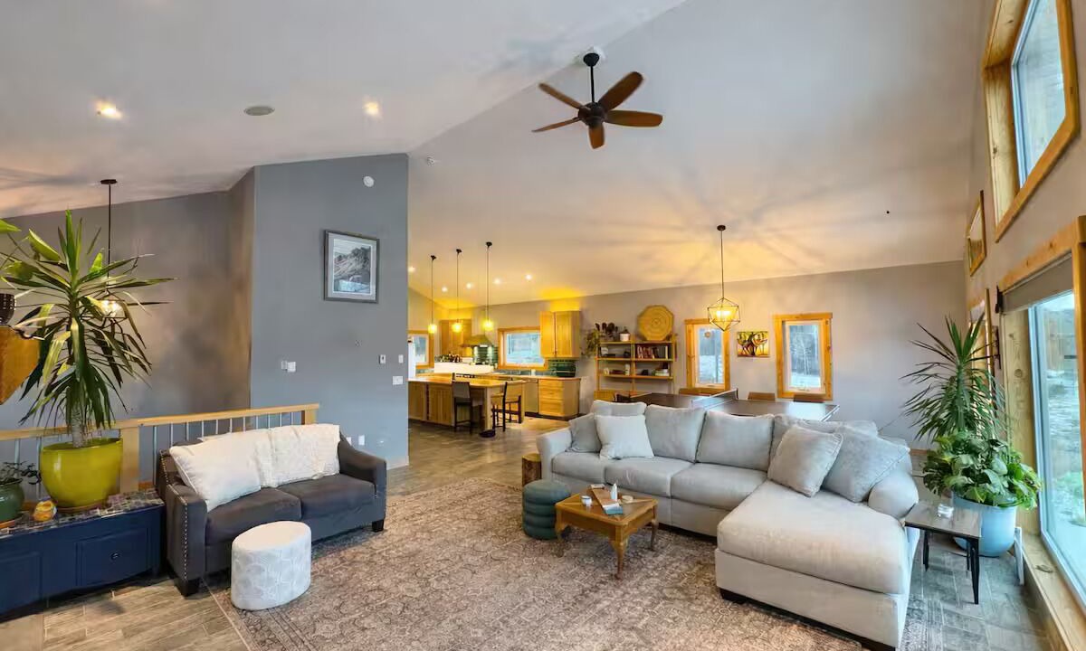 Photo of Livingroom in East Kootenay