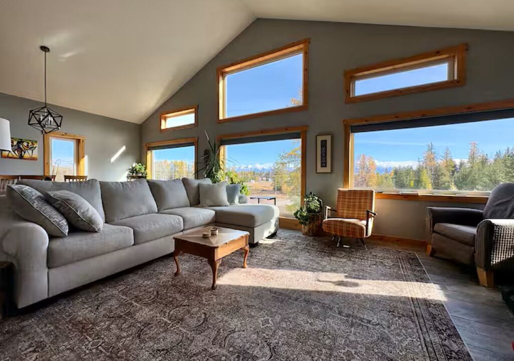 Photo of Livingroom in East Kootenay