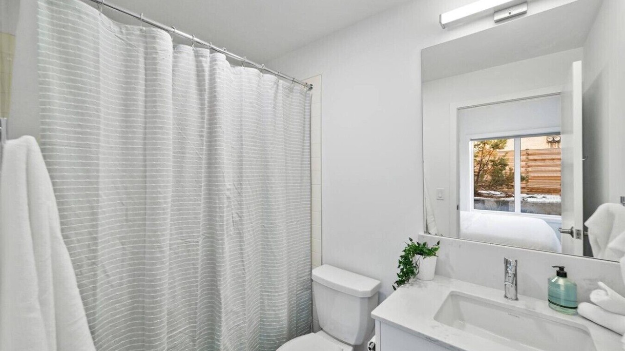 Photo of Bathroom in Crescent Heights