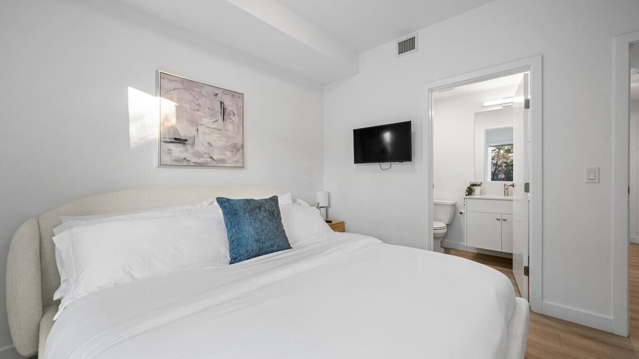 Photo of Bedroom in Crescent Heights