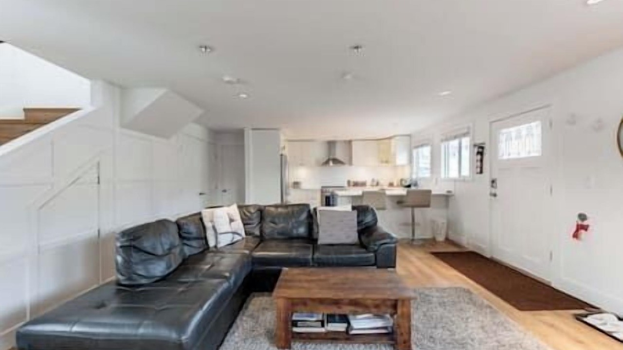 Photo of Livingroom in Lower Lonsdale