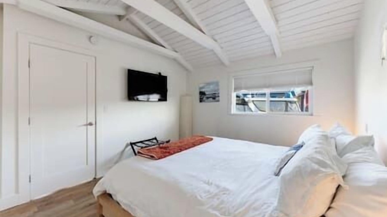 Photo of Bedroom in Lower Lonsdale