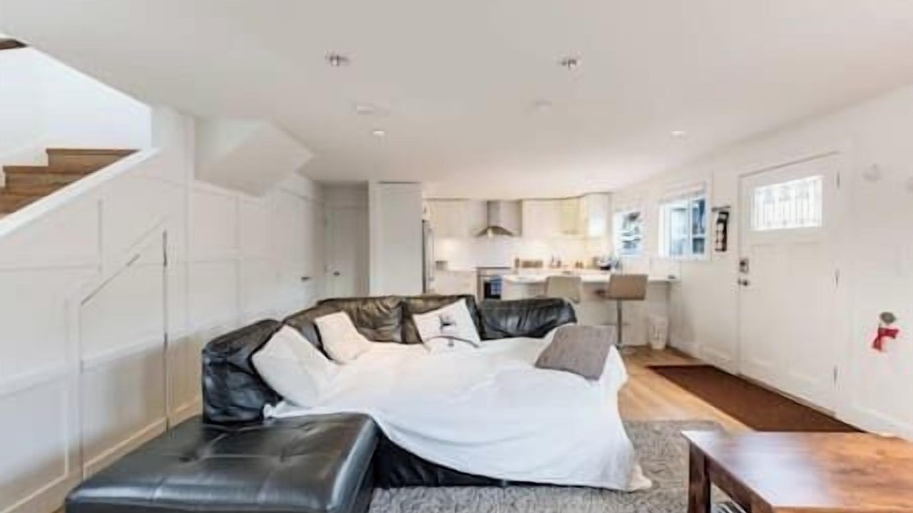 Photo of Livingroom in Lower Lonsdale