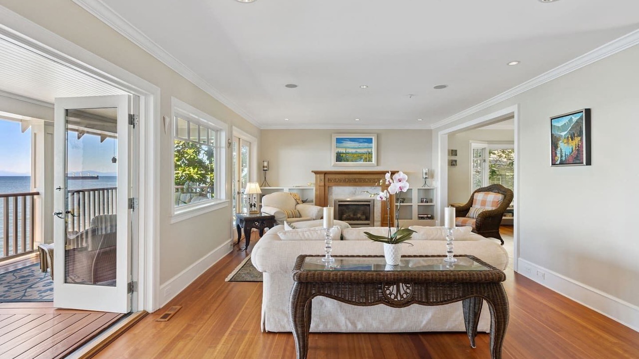 Photo of Livingroom in West Vancouver