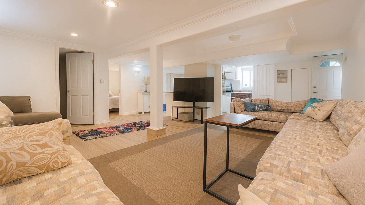 Photo of Livingroom in Saanich East