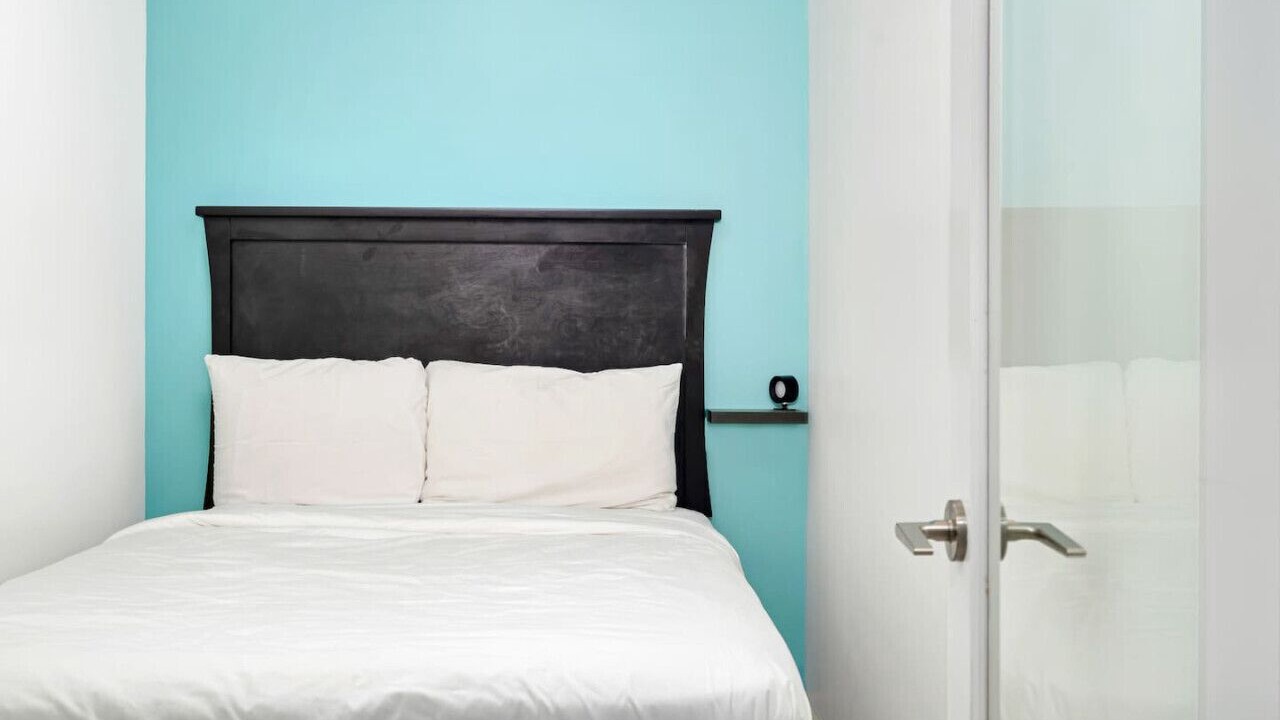 Photo of Bedroom in Harrison Hot Springs
