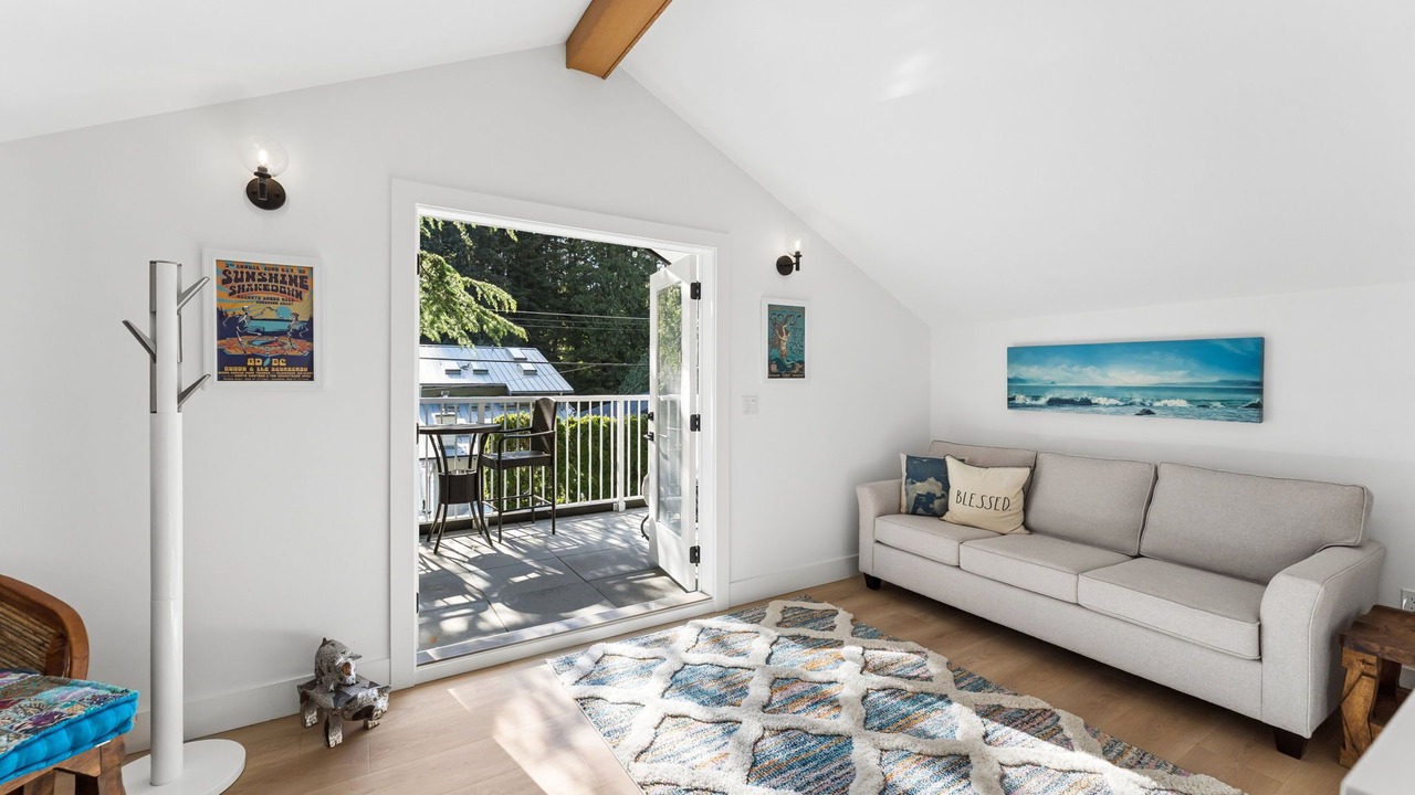 Photo of Livingroom in Deep Cove