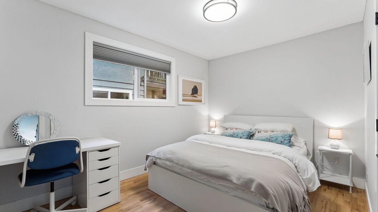 Photo of Bedroom in Deep Cove