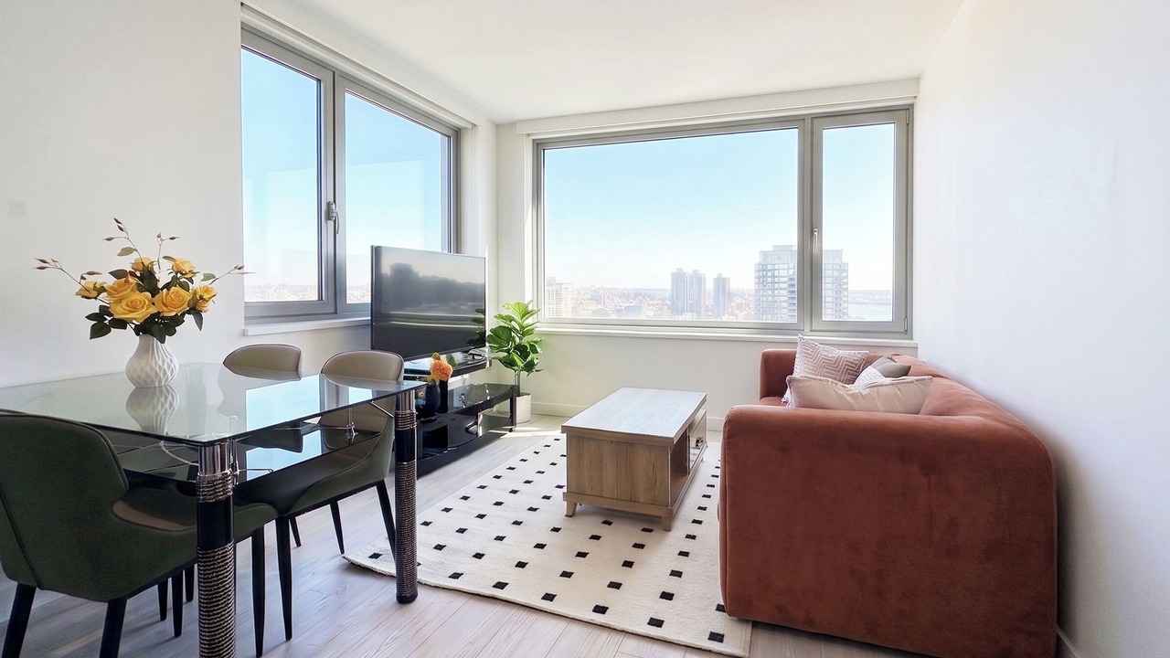 Photo of Livingroom in Renfrew-Collingwood