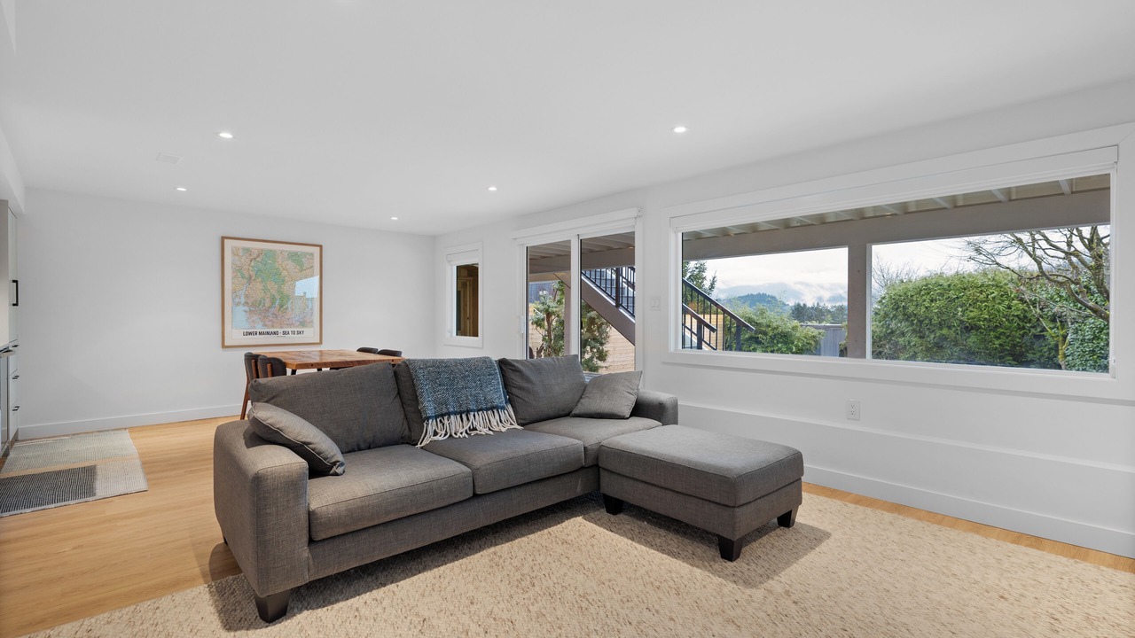 Photo of Livingroom in Dollarton