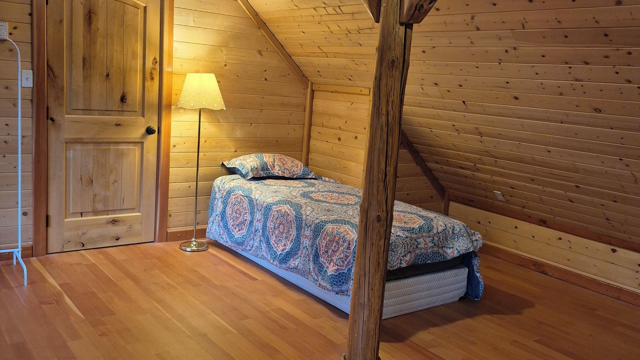 Photo of Bedroom in Mansons Landing