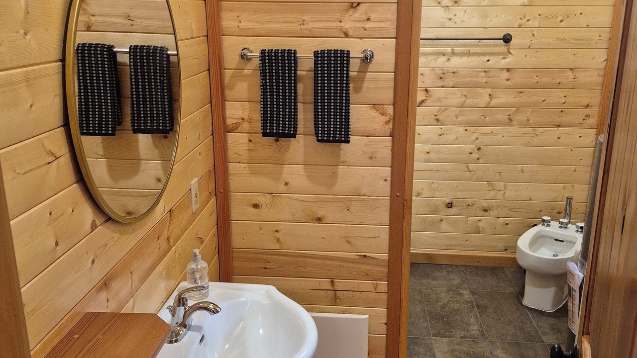 Photo of Bathroom in Mansons Landing
