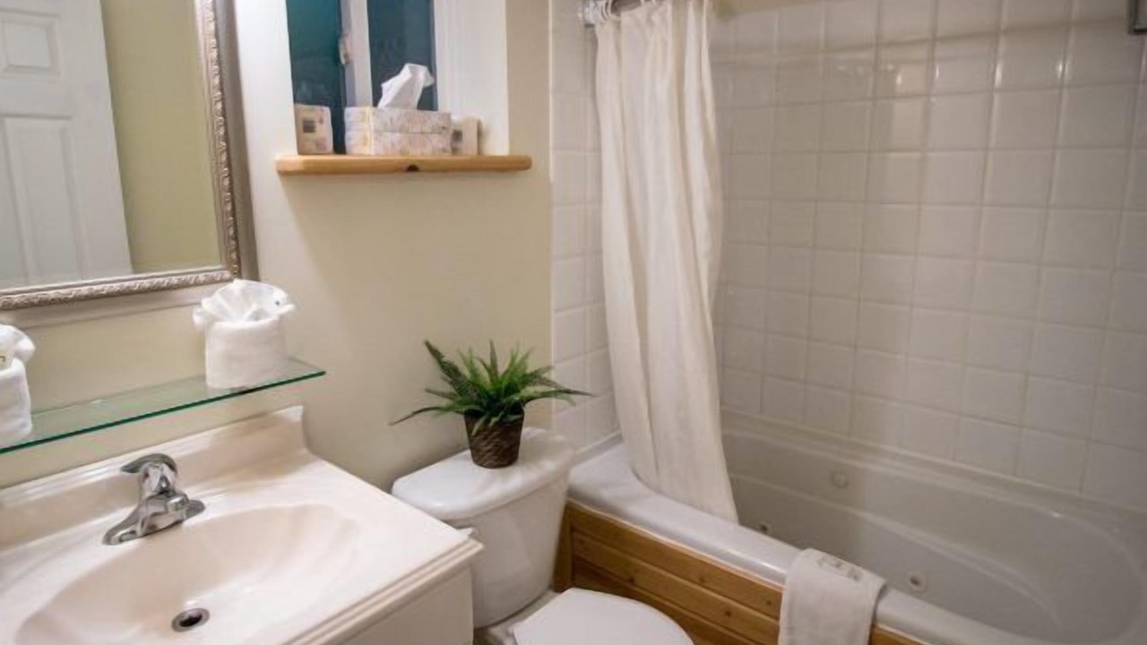 Photo of Bathroom in Ucluelet