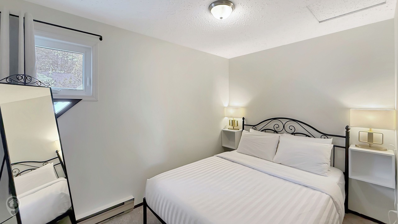 Photo of Bedroom in East Kootenay