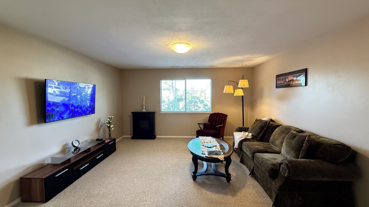 Photo of Livingroom in Walnut Grove
