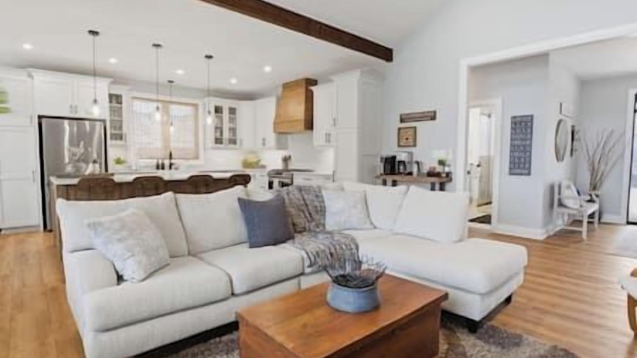 Photo of Livingroom in Fenelon Falls