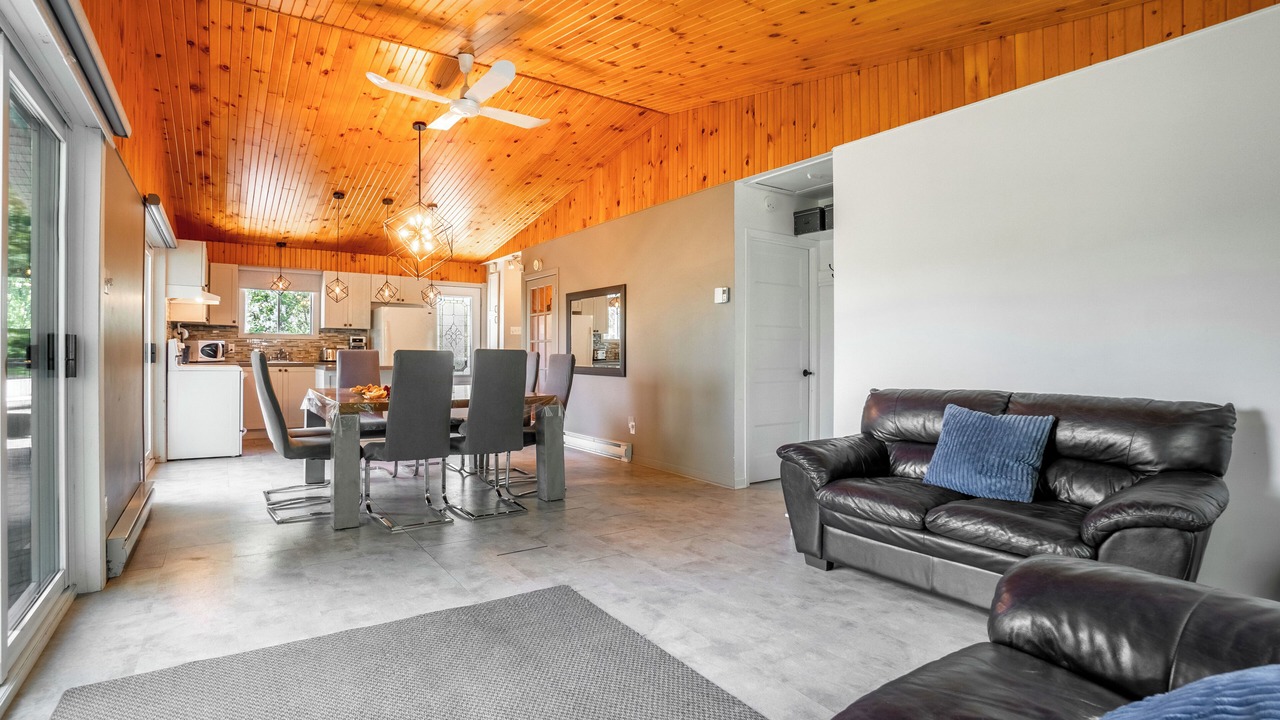 Photo of Livingroom in Chertsey