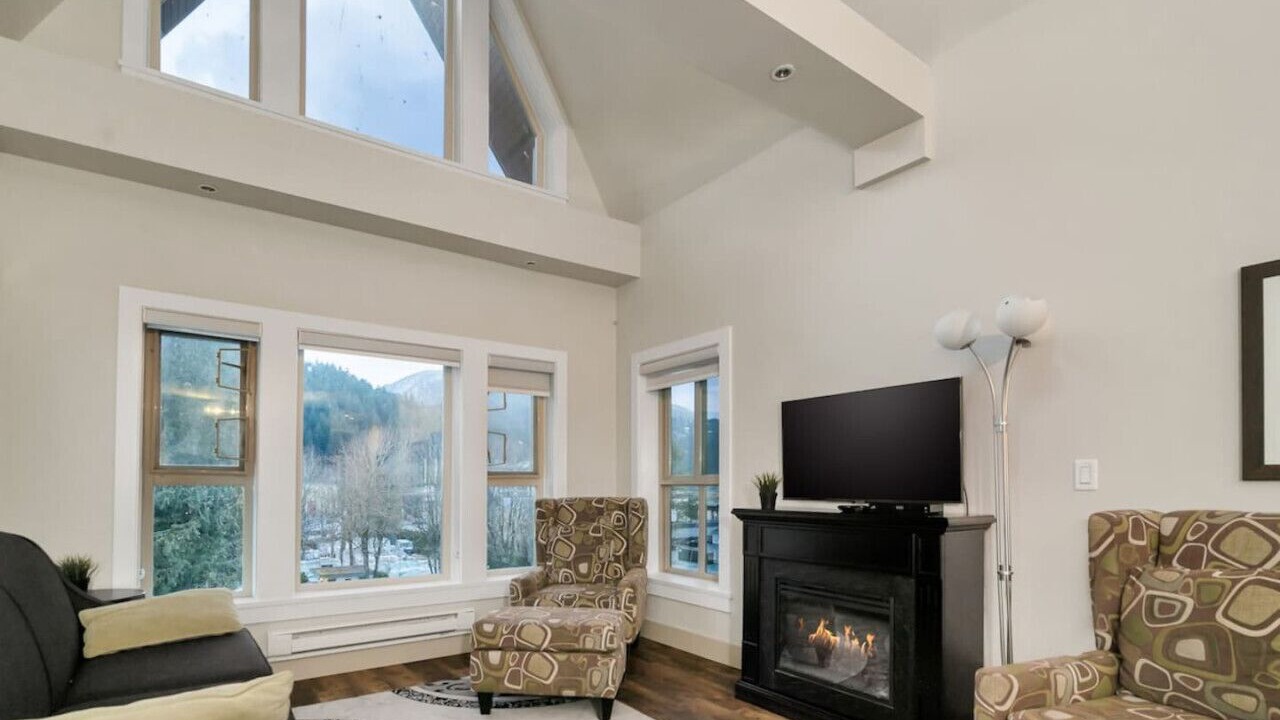 Photo of Livingroom in Harrison Hot Springs