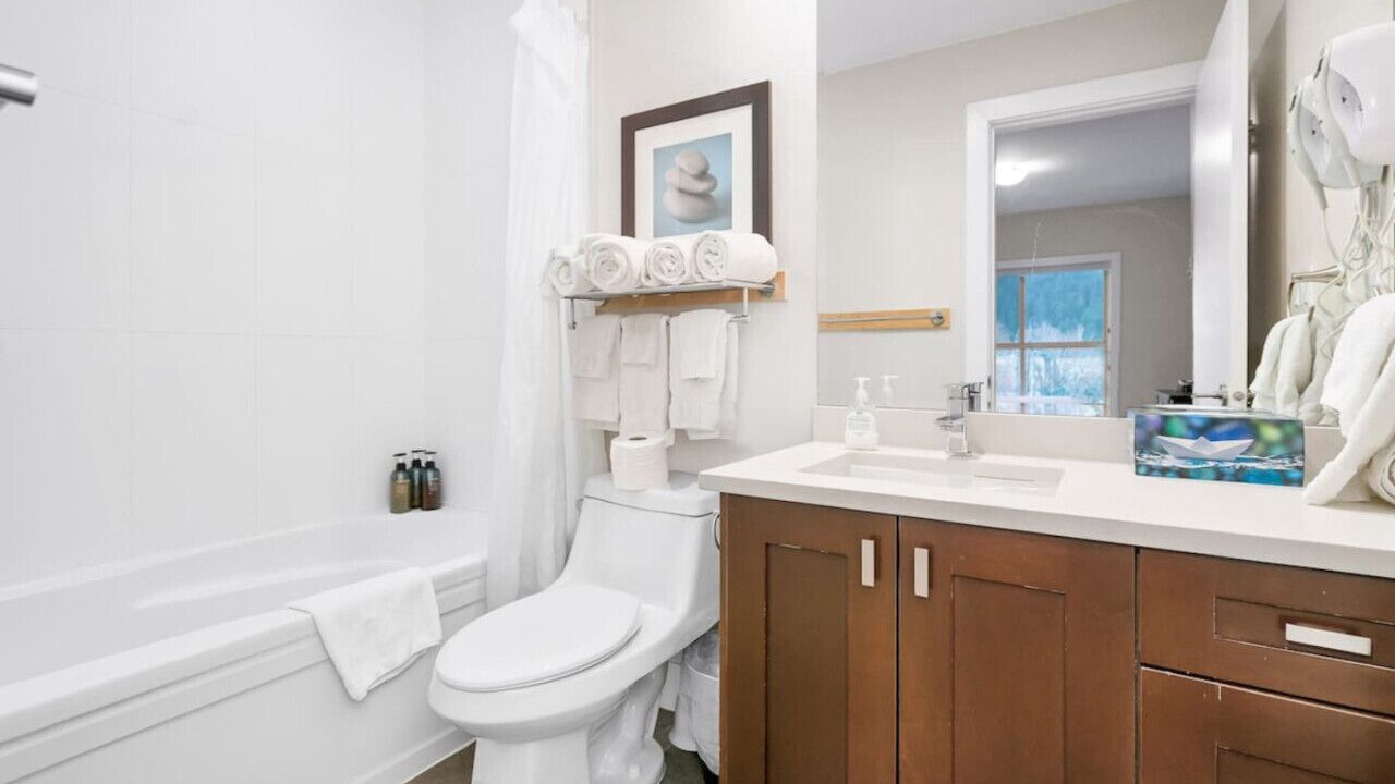 Photo of Bathroom in Harrison Hot Springs