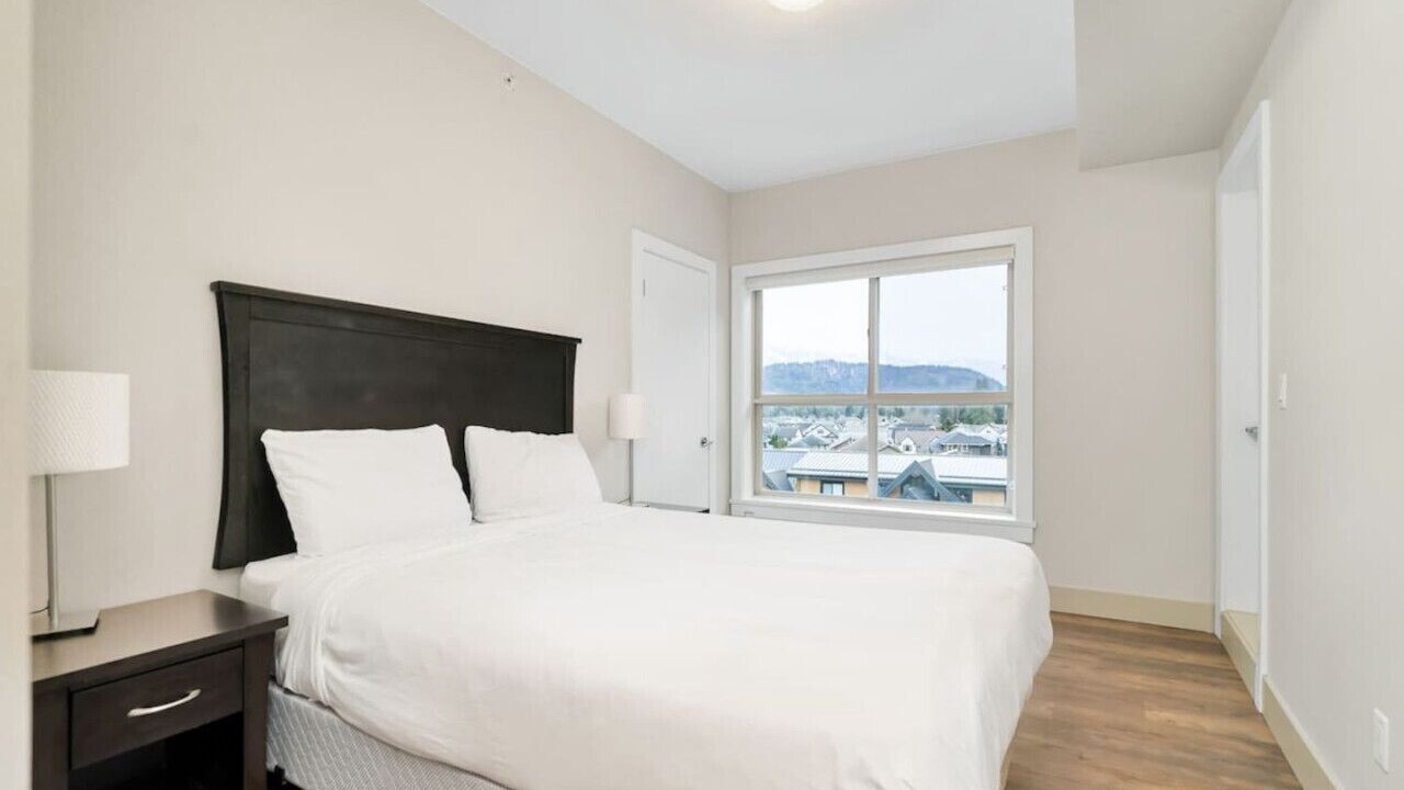 Photo of Bedroom in Harrison Hot Springs