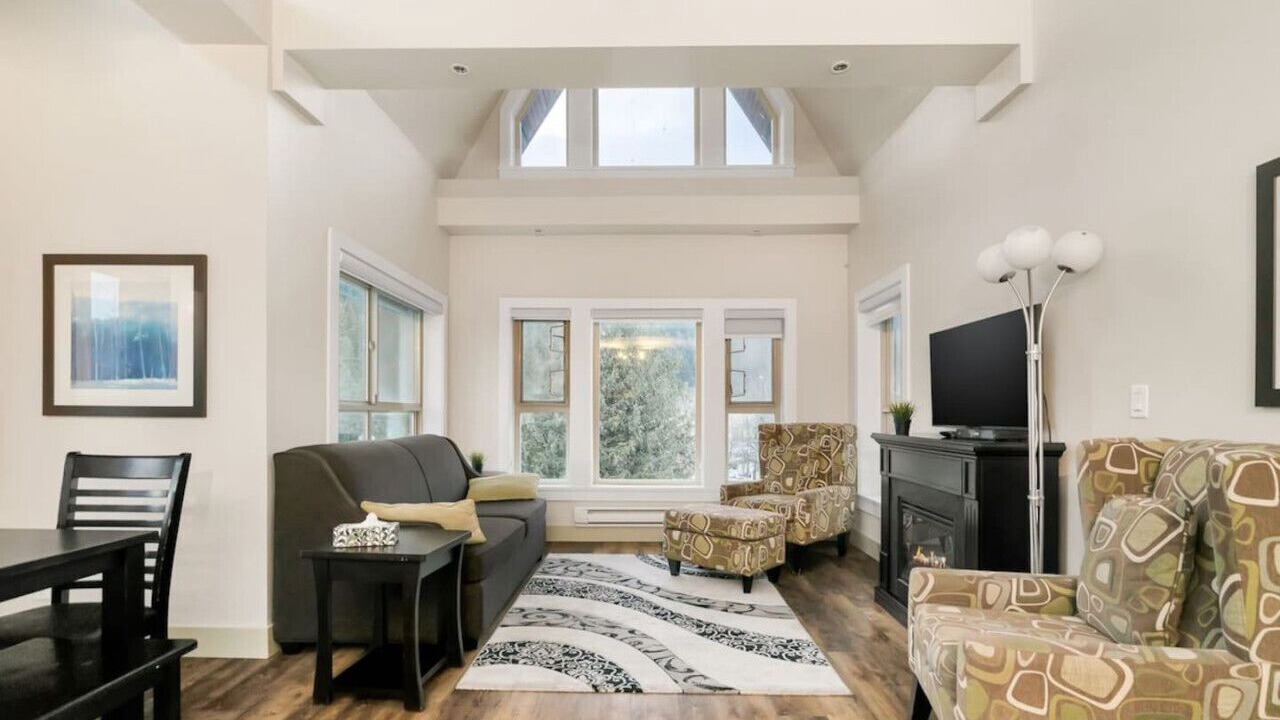Photo of Livingroom in Harrison Hot Springs