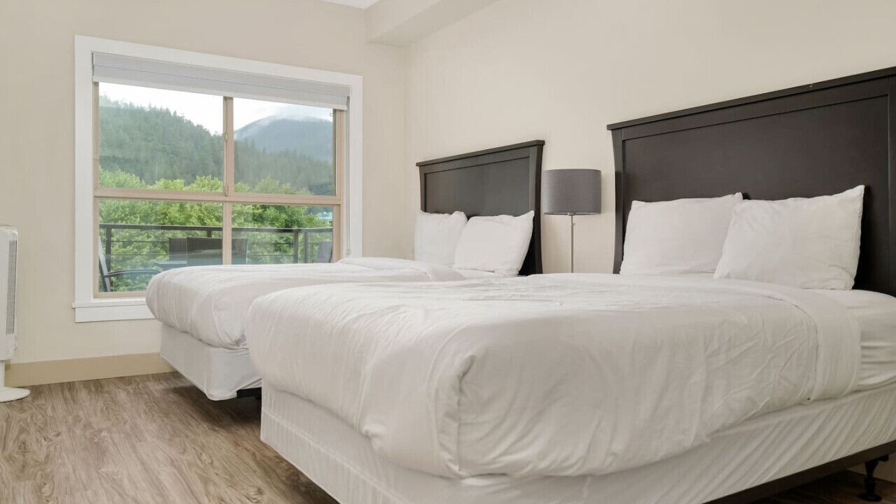 Photo of Bedroom in Harrison Hot Springs