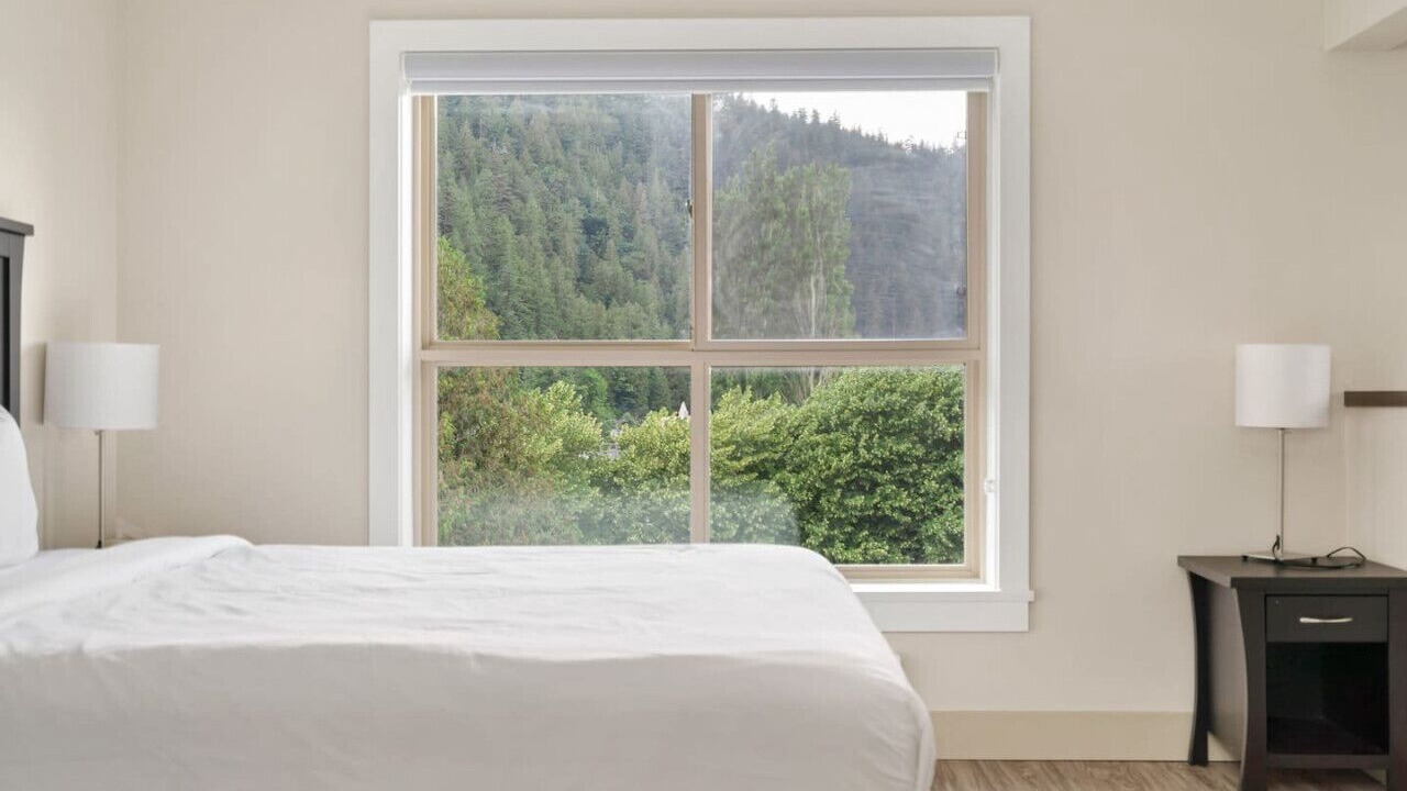 Photo of Bedroom in Harrison Hot Springs