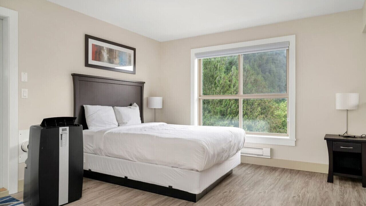 Photo of Bedroom in Harrison Hot Springs