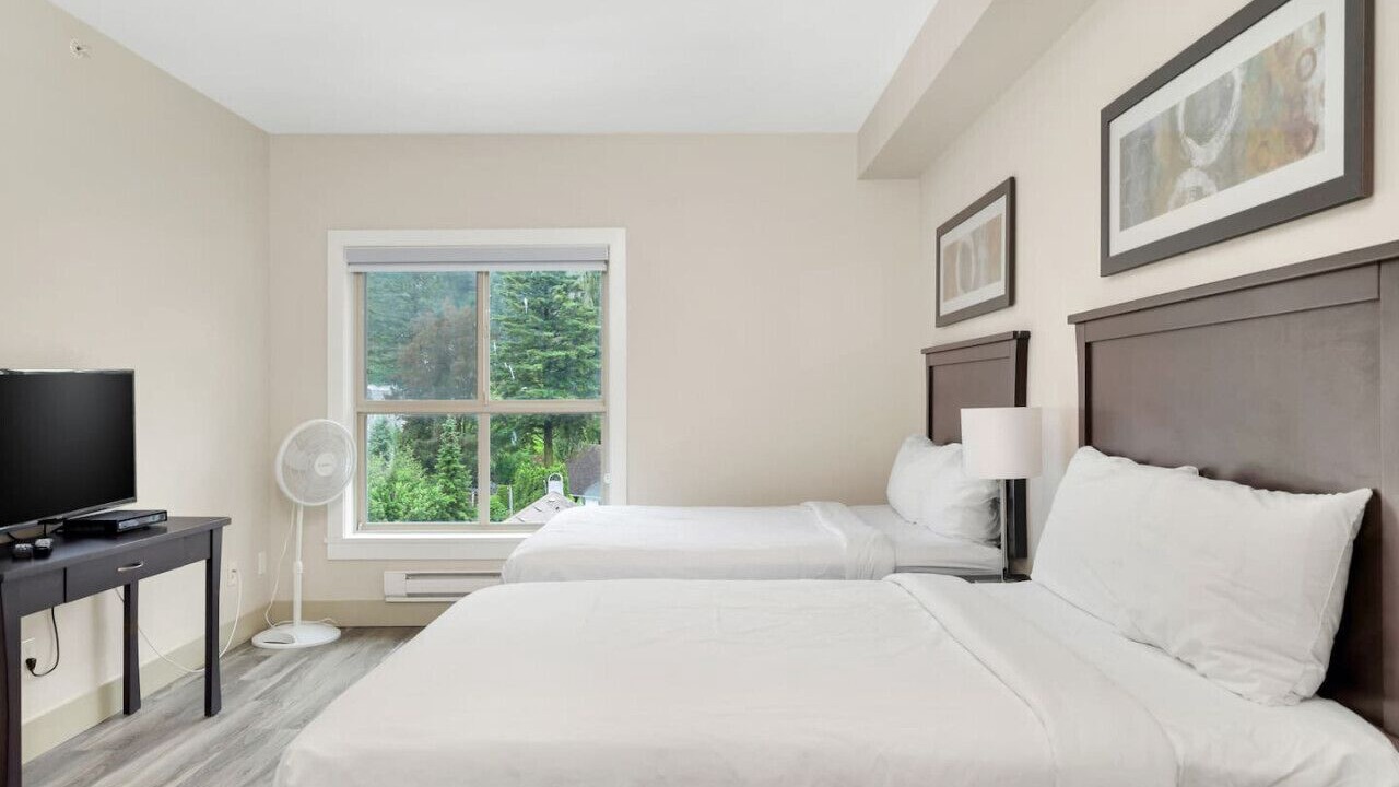 Photo of Bedroom in Harrison Hot Springs