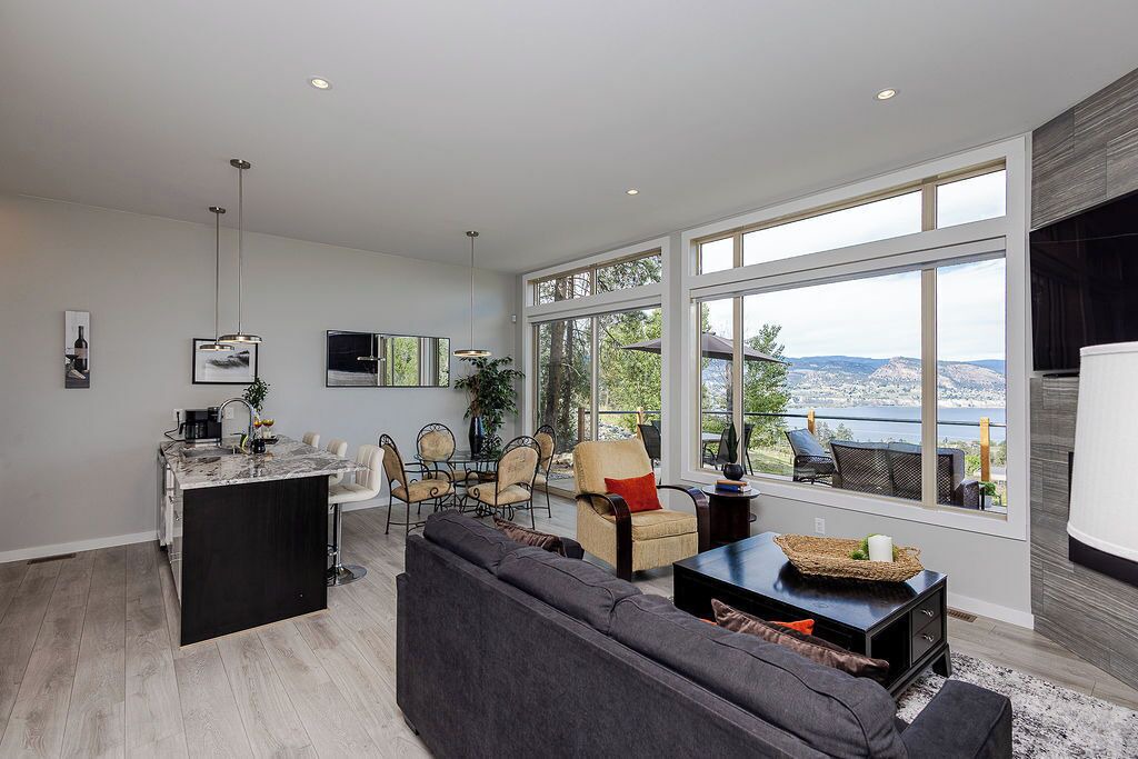 Photo of Livingroom in Okanagan-Similkameen