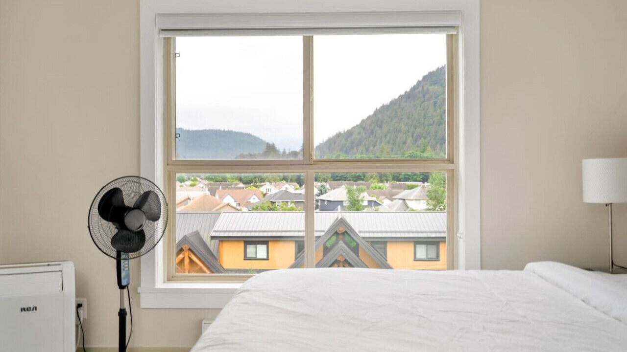 Photo of Bedroom in Harrison Hot Springs