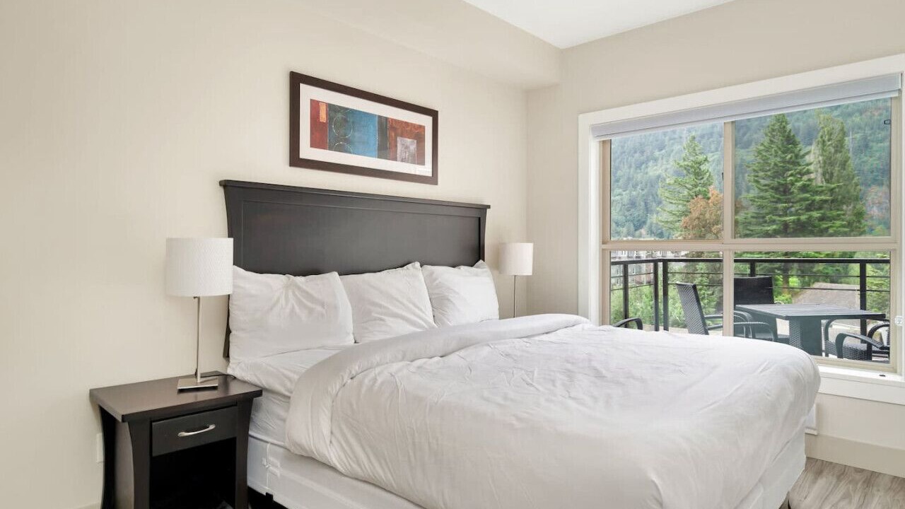 Photo of Bedroom in Harrison Hot Springs