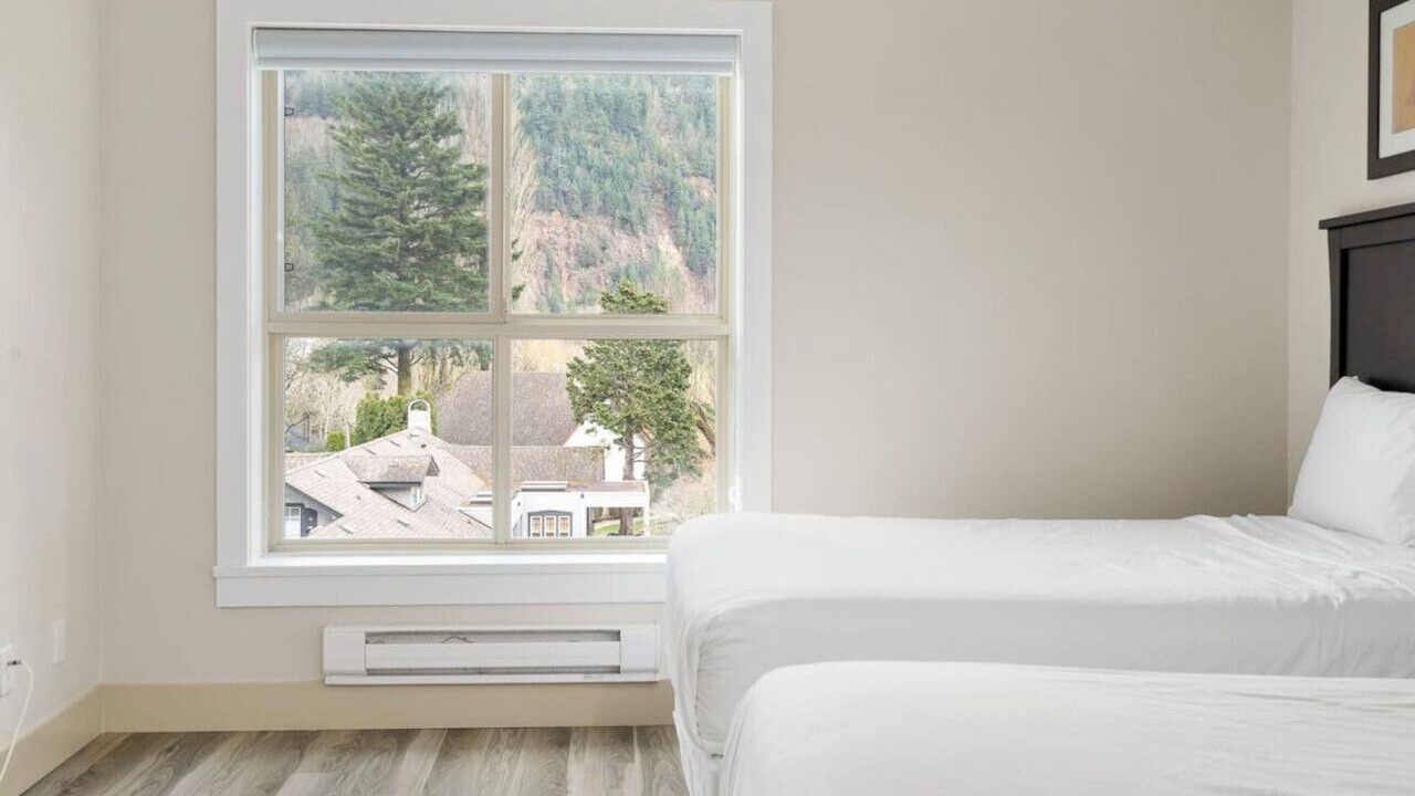 Photo of Bedroom in Harrison Hot Springs