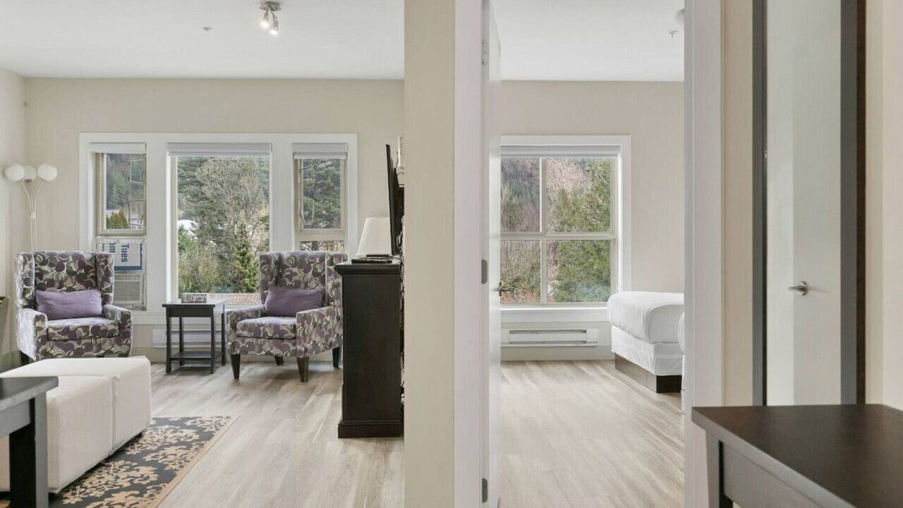 Photo of Livingroom in Harrison Hot Springs