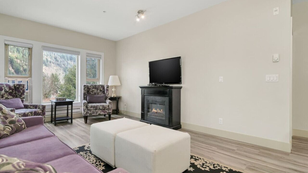 Photo of Livingroom in Harrison Hot Springs