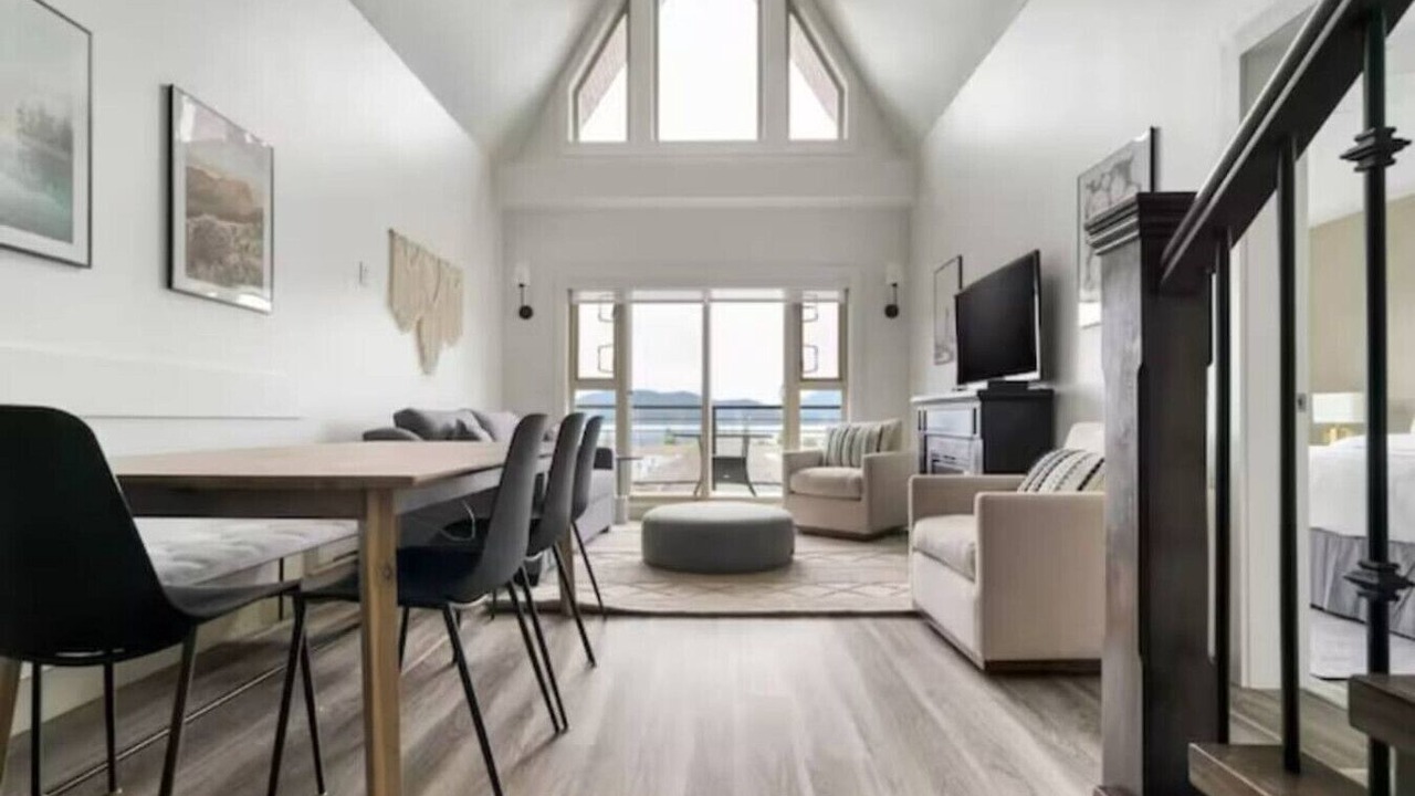 Photo of Livingroom in Harrison Hot Springs
