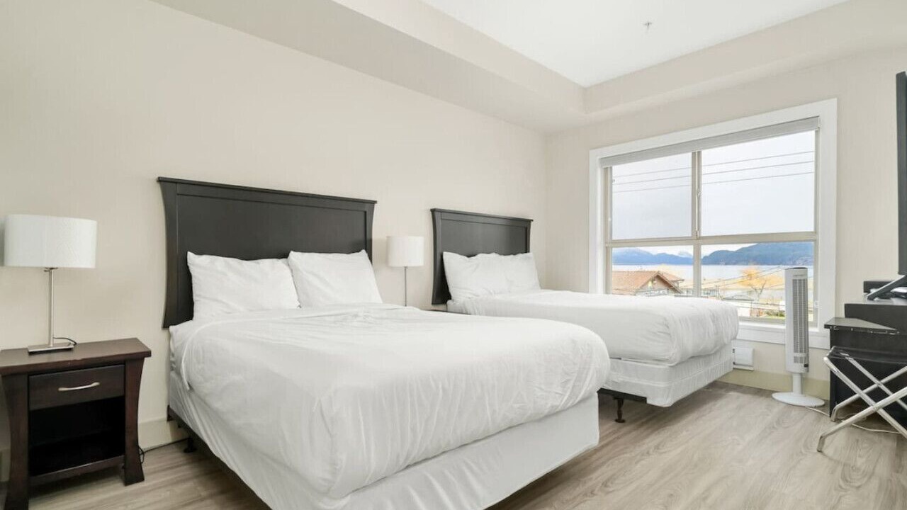 Photo of Bedroom in Harrison Hot Springs