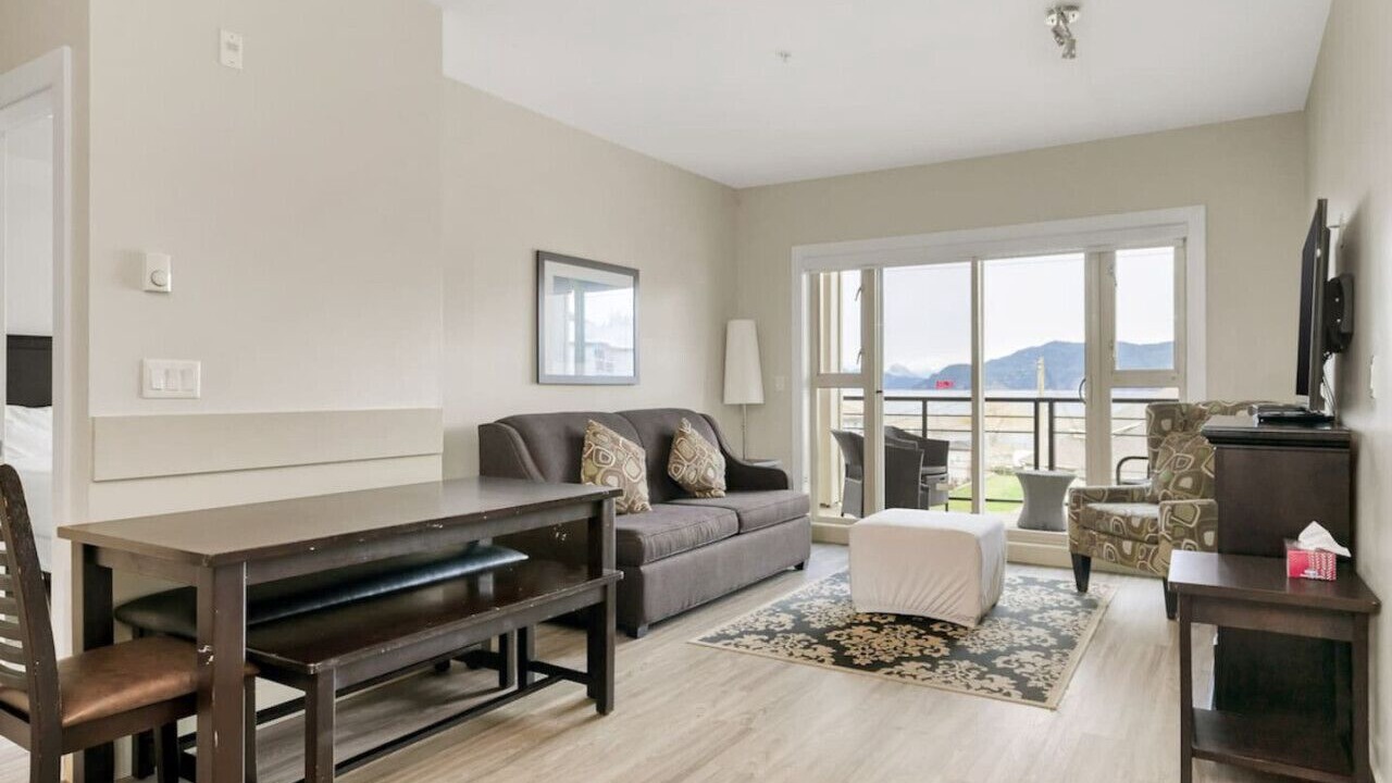 Photo of Livingroom in Harrison Hot Springs