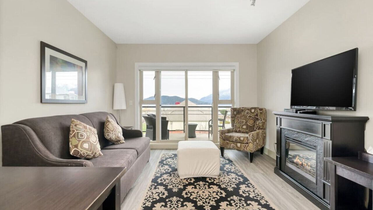 Photo of Livingroom in Harrison Hot Springs