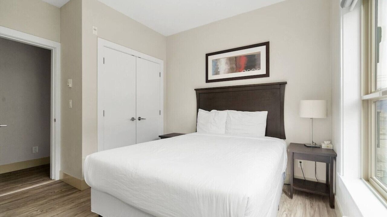 Photo of Bedroom in Harrison Hot Springs