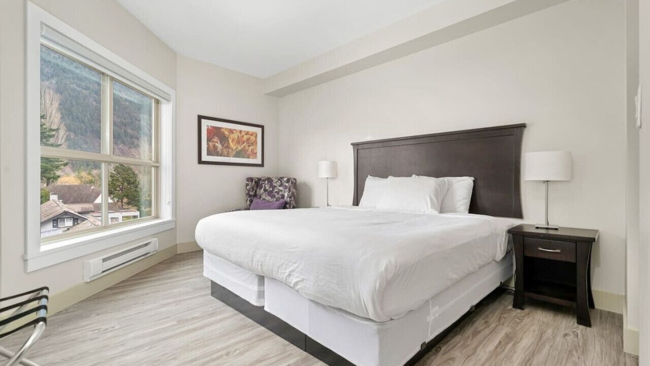 Photo of Bedroom in Harrison Hot Springs